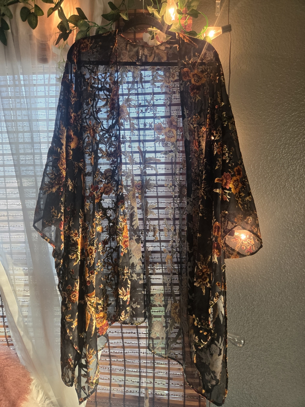 TORRID velvet kimono-new condition